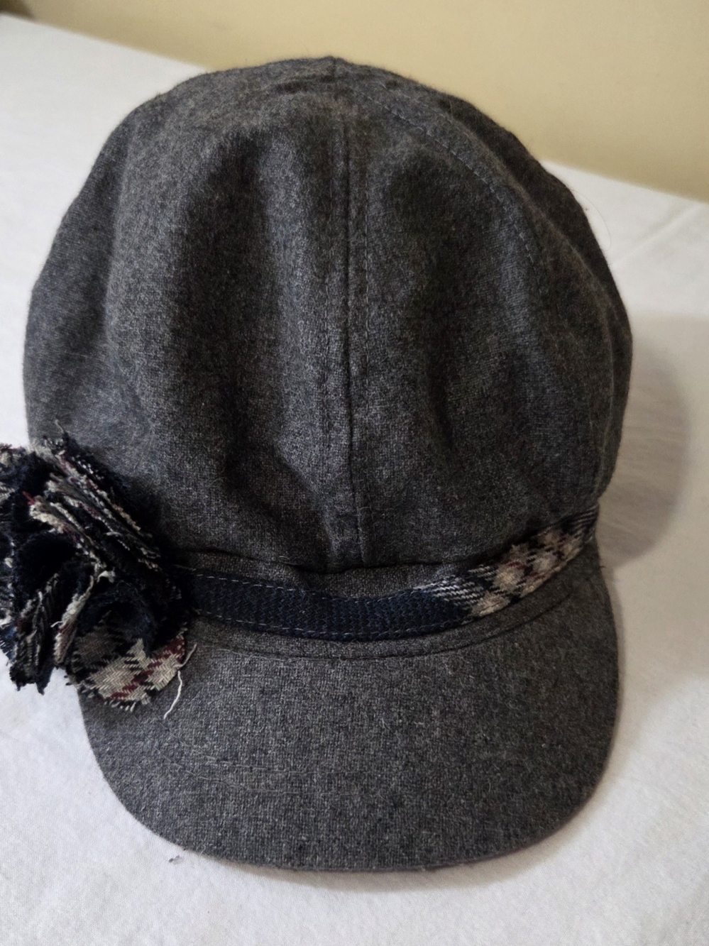 August Hat Co Y2K Charcoal Grey Wool Blend Newsboy Cap Plaid Rosette Flower OS